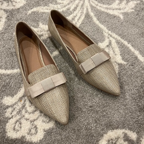 Brand New Never Worn Size 9 Wide Shoe - Picture 1 of 4